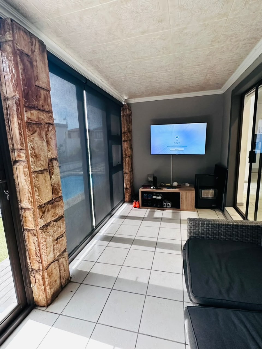 To Let 3 Bedroom Property for Rent in Parklands Western Cape